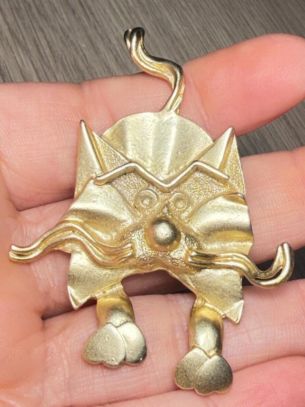 Vintage Abstract Cat Brooch 1970s Gold Tone 3D Cat Pin 2.25”